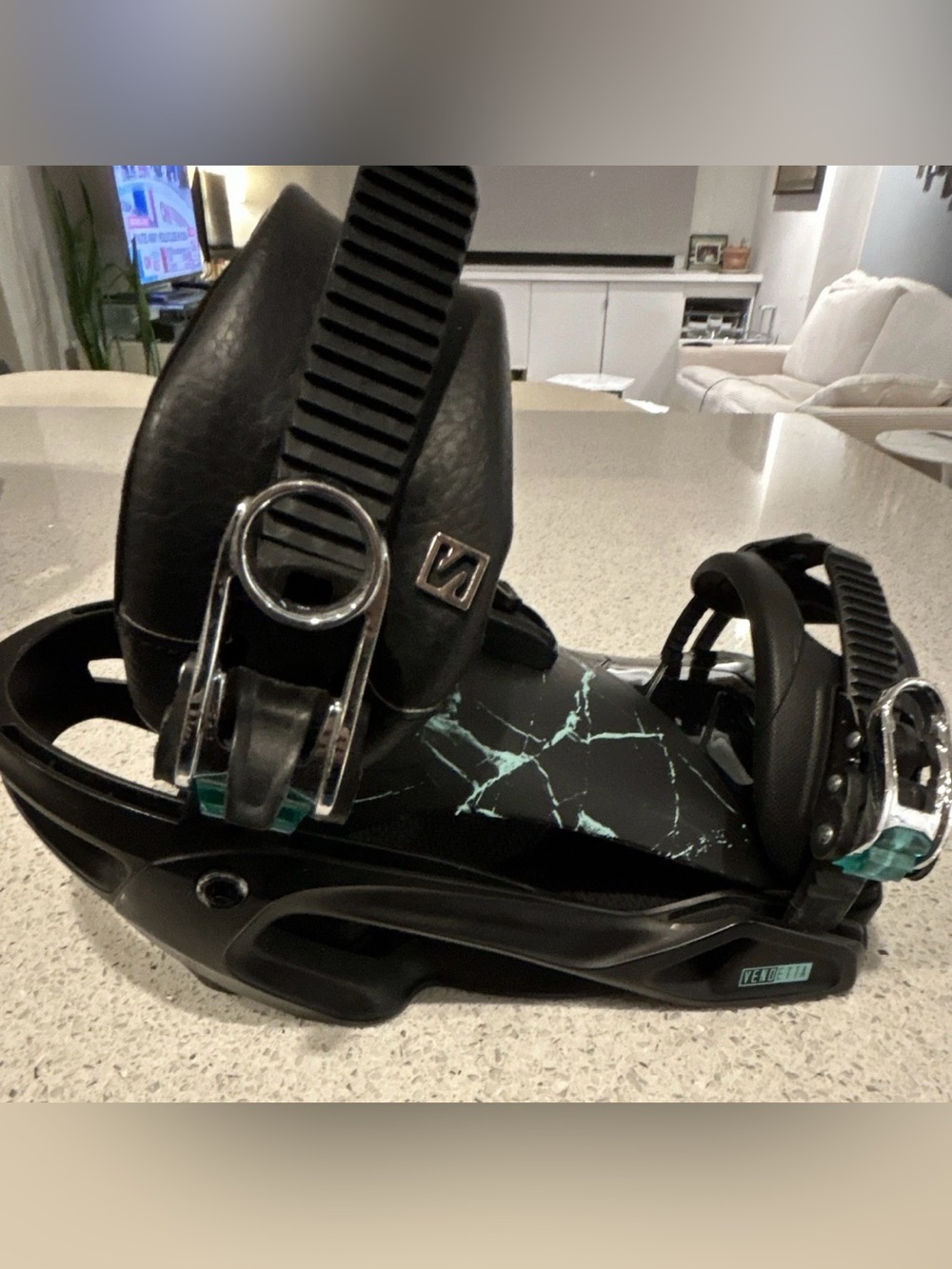 Salomon Vendetta Black Snowboard Bindings with Mint Accents - Women’s small